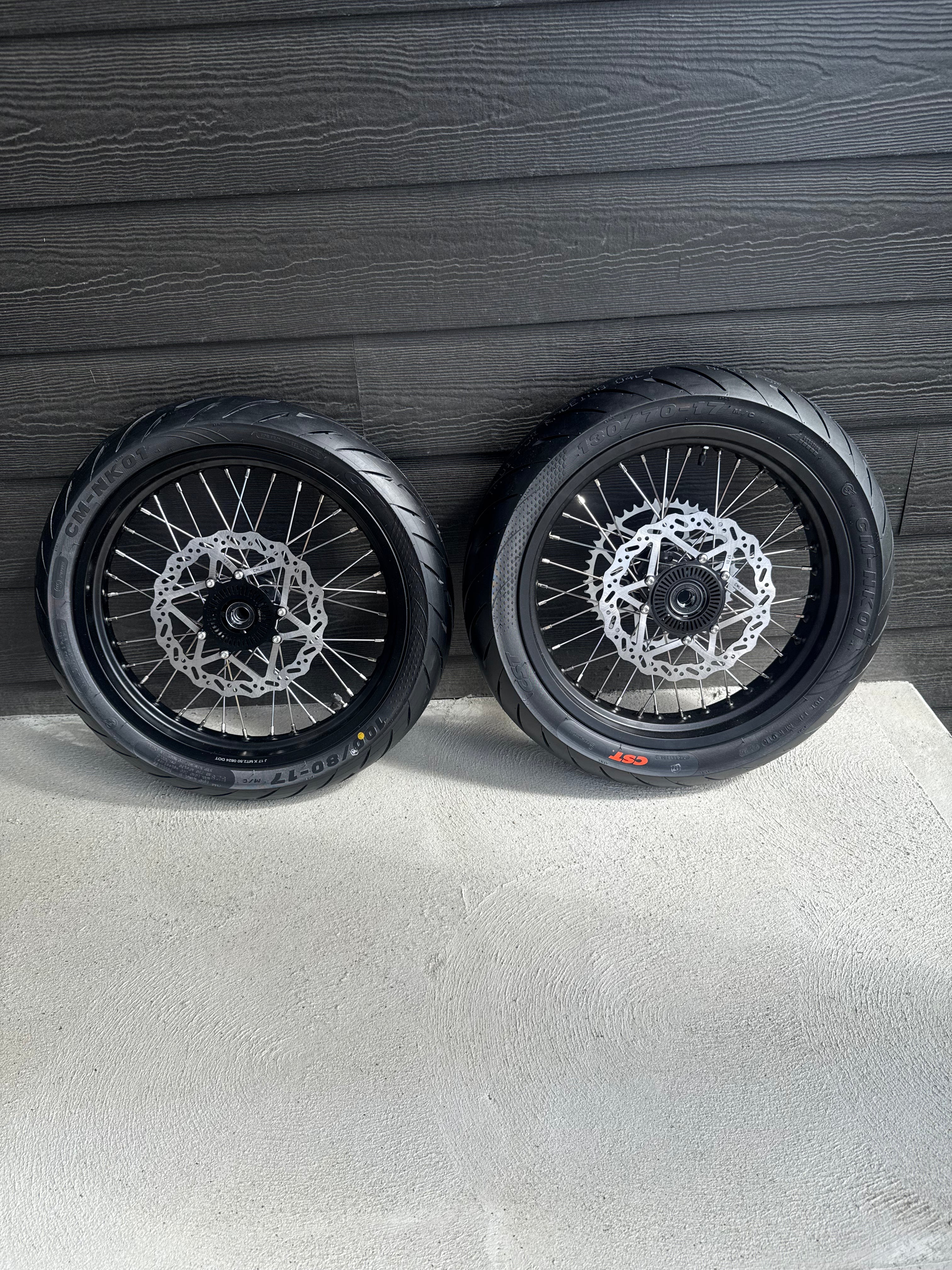 Ultra bee supermotos